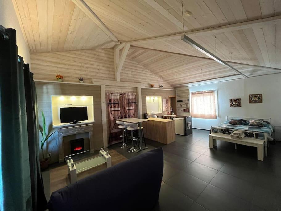 Apartamento Loft Des Milans, Petit Nid Douillet Perche Sur La Campagne Ecublens  Exterior foto