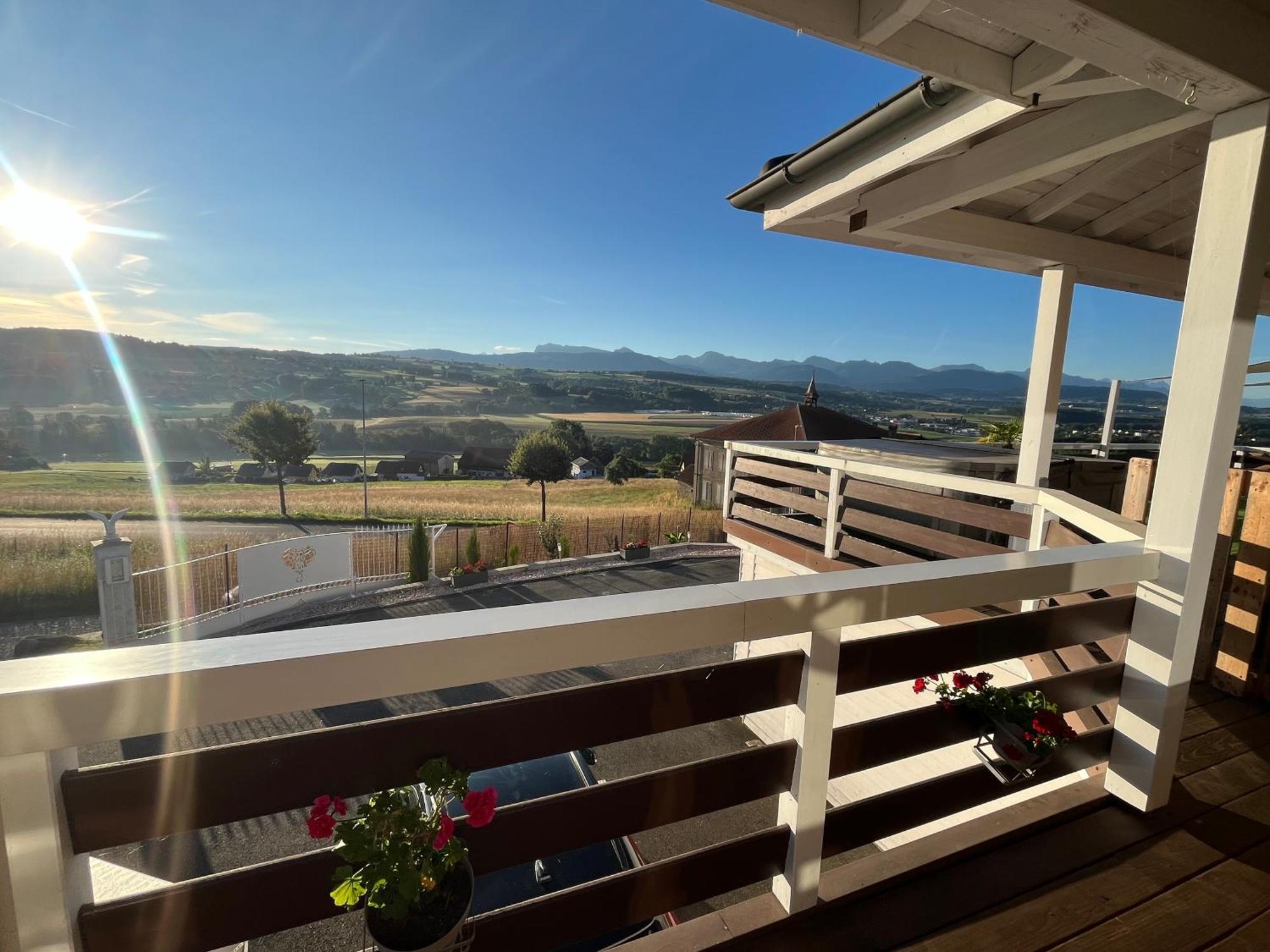 Apartamento Loft Des Milans, Petit Nid Douillet Perche Sur La Campagne Ecublens  Exterior foto